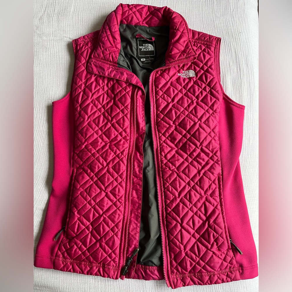 The North Face Dark Pink Quilted Fleece Lined Vest size small